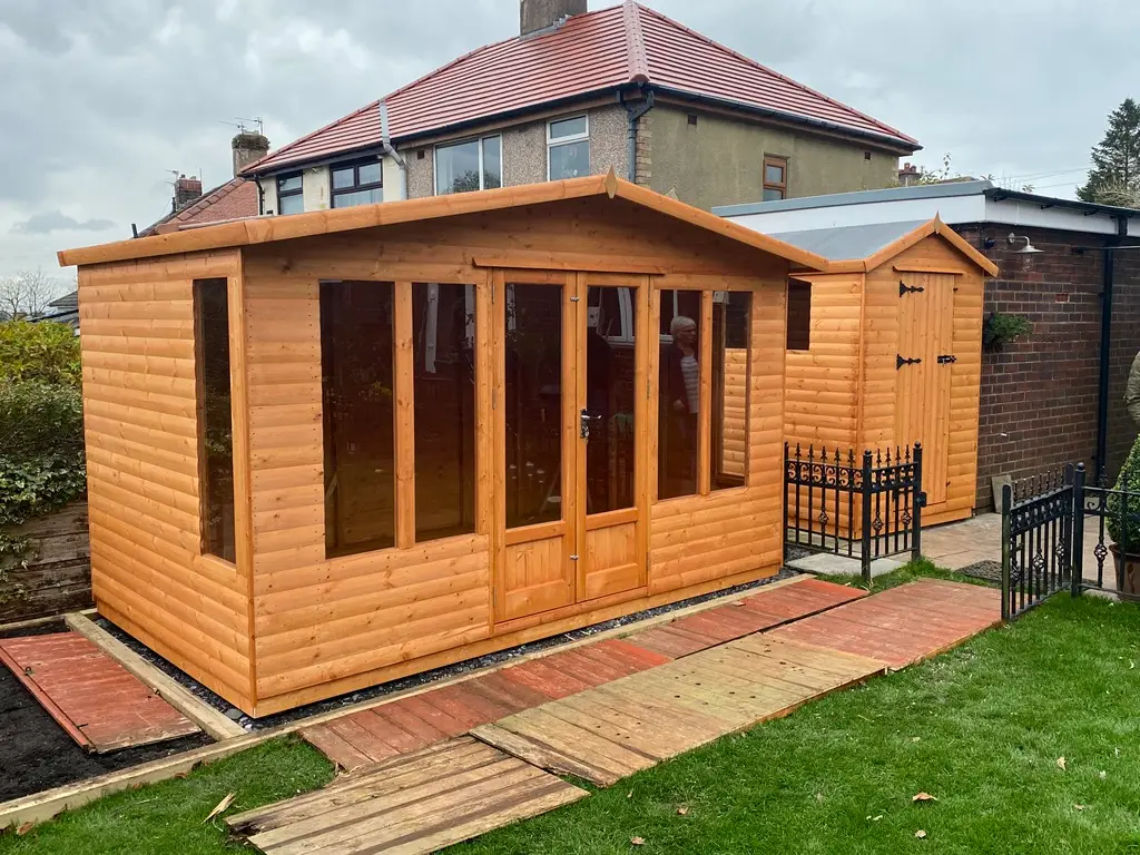 OUR KINGFISHER SUMMERHOUSE RANGE THIS IS A MORE COST EFFECTIVE , STRONG SUMMERHOUSE