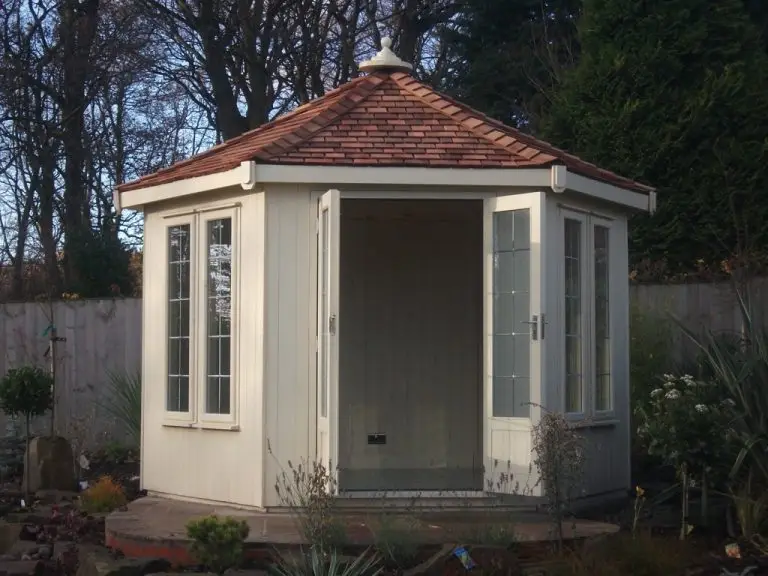 VAULTED ROOF EIGHT SIDED OCTAGONAL SUMMERHOUSE