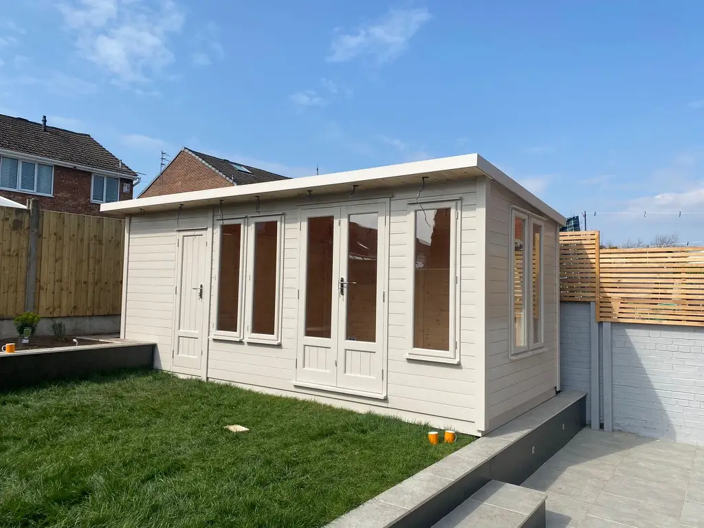CONTEMPORARY SUMMERHOUSE AND STORE FULLY LINED AND INSULATED BY LANCASHIRE SUMMERHOUSES