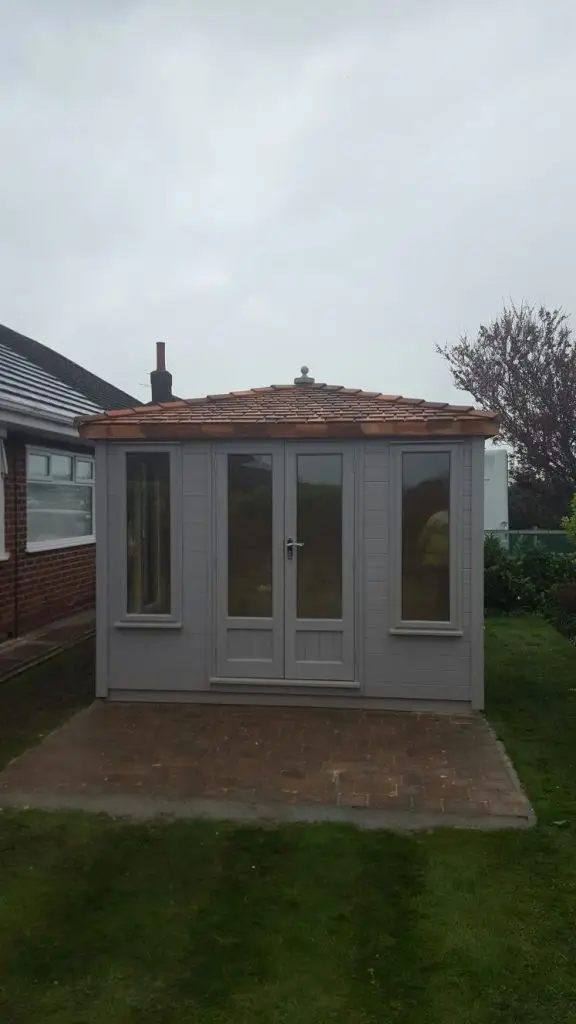PHOTO SHOWS AN ANTIGUA SUMMERHOUSE SITUATED AT SOUTHPORT LANCASHIRE