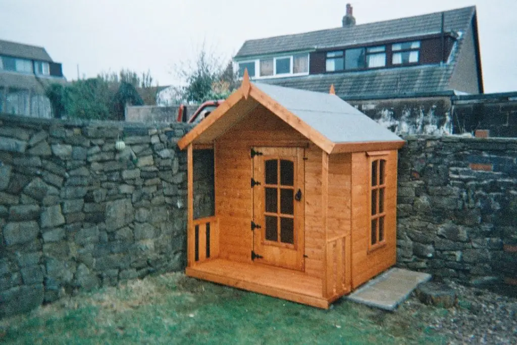 TALL CHALDS PLAY SHED