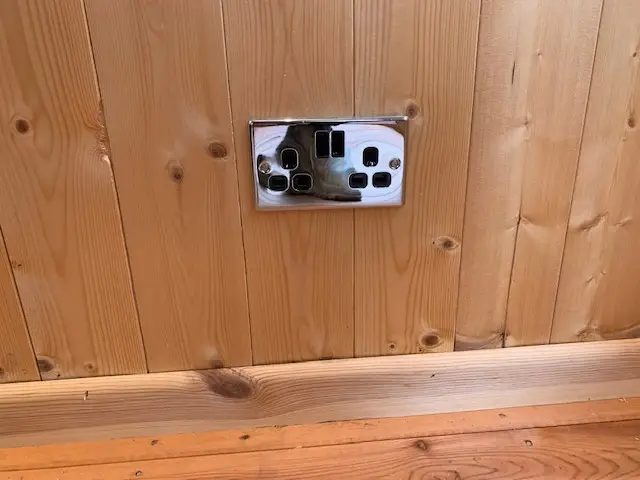 THIS IS A CHROME DOUBLE ELECTRIC SOCKET