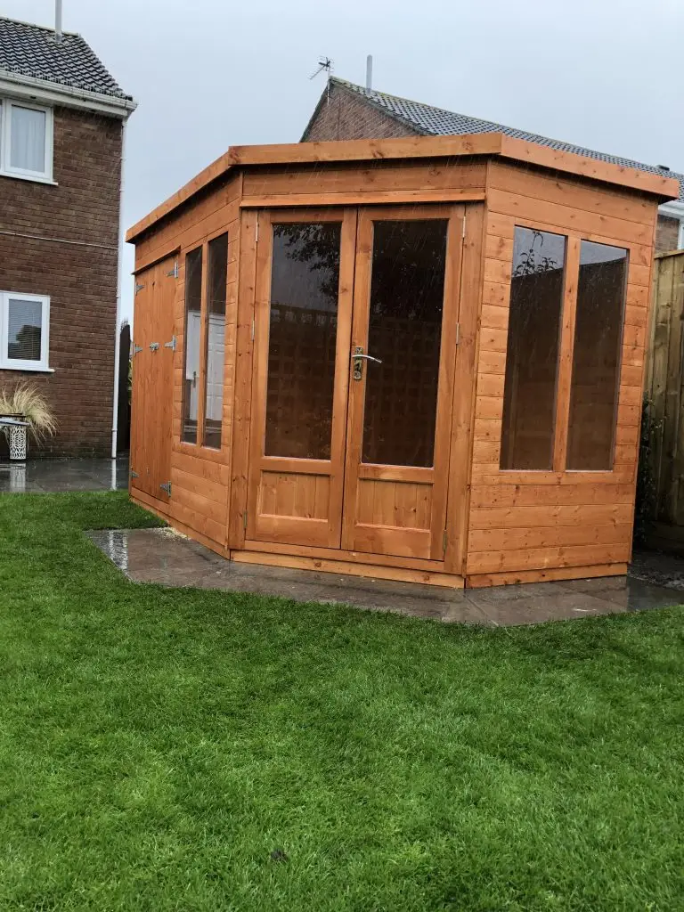 PENT SHAPE CORNER SUMMERHOUSE WITH STORE ROOM TO REAR