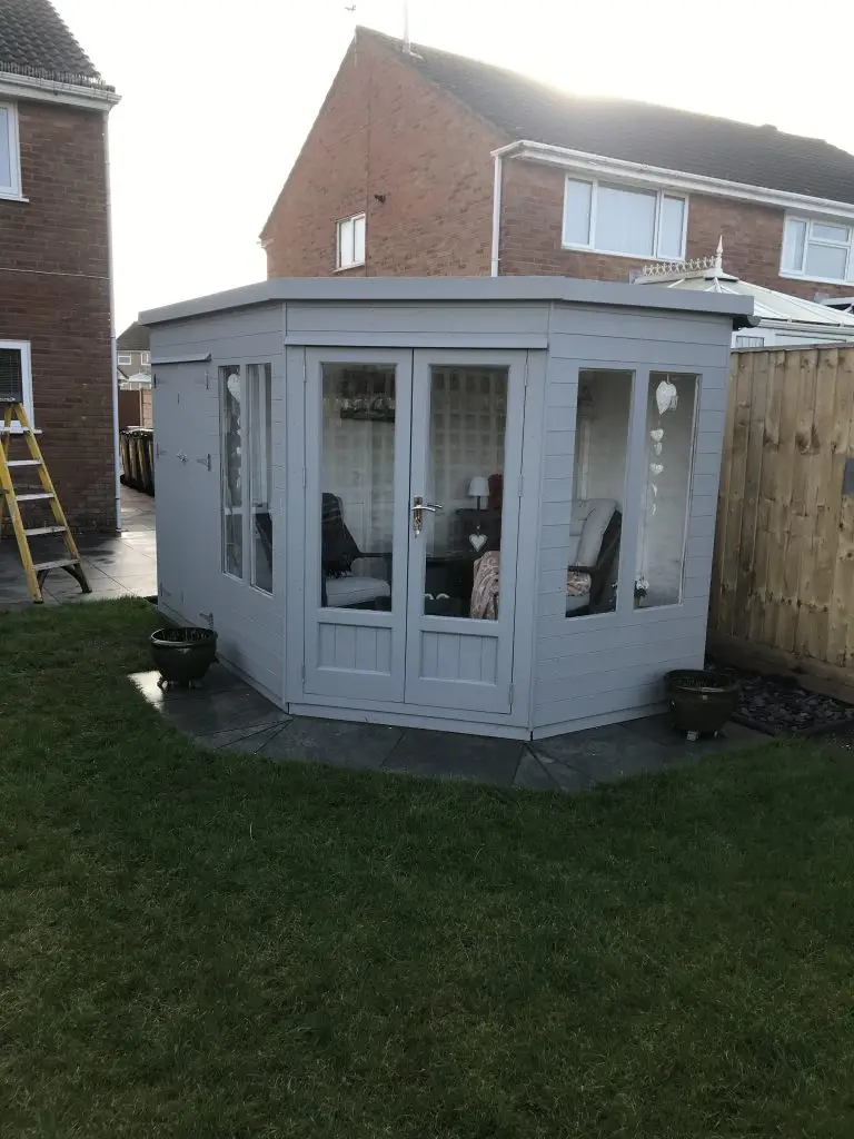 THIS IS AN APEX ROOF CORNER SUMMERHOUSE WITH A STORE ATTACHED