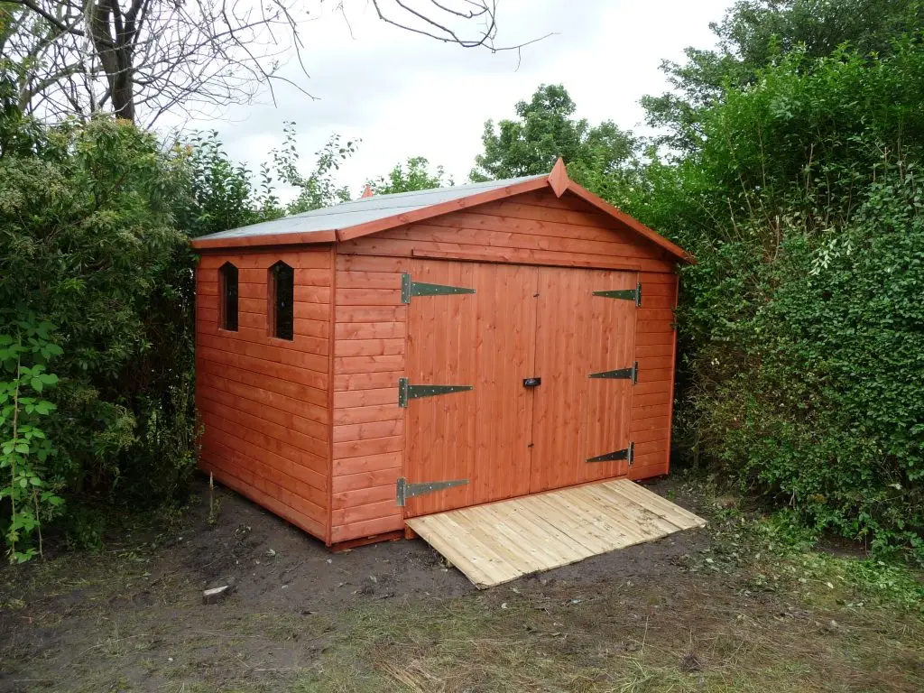 Lancashire Summerhouses- THIS IS A TIMBER SINGLE GARAGE WITH DOUBLE DOORS
